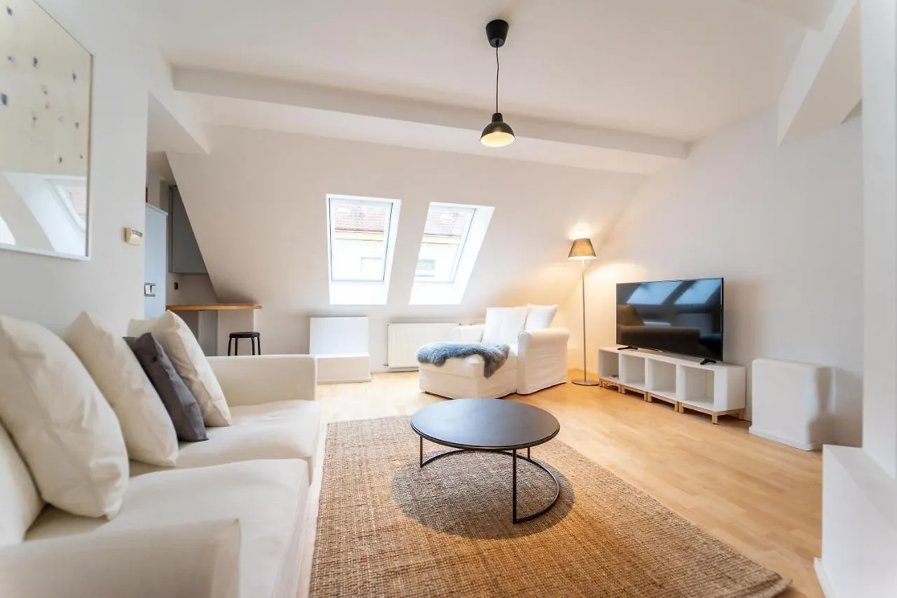 Rooftop Apartment Near Mariahilfstrasse - Free Garage contacts