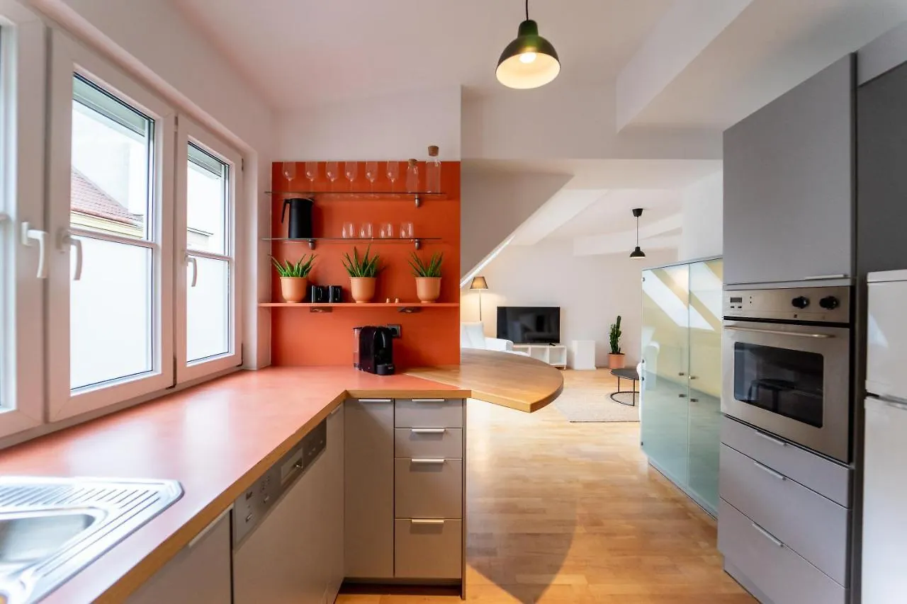 Rooftop Apartment Near Mariahilfstrasse - Free Garage Vienna