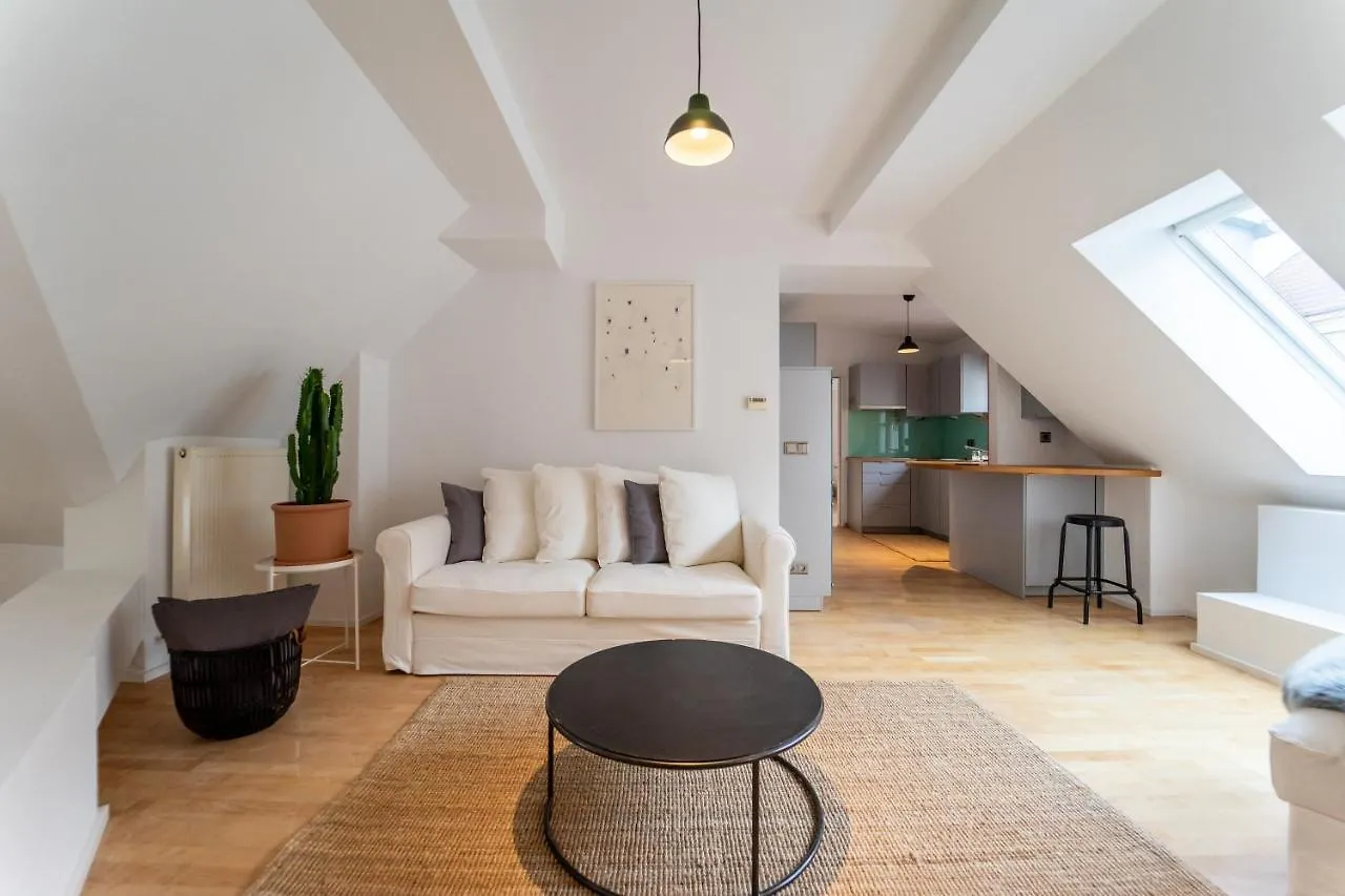 Rooftop Apartment Near Mariahilfstrasse - Free Garage Vienna Austria