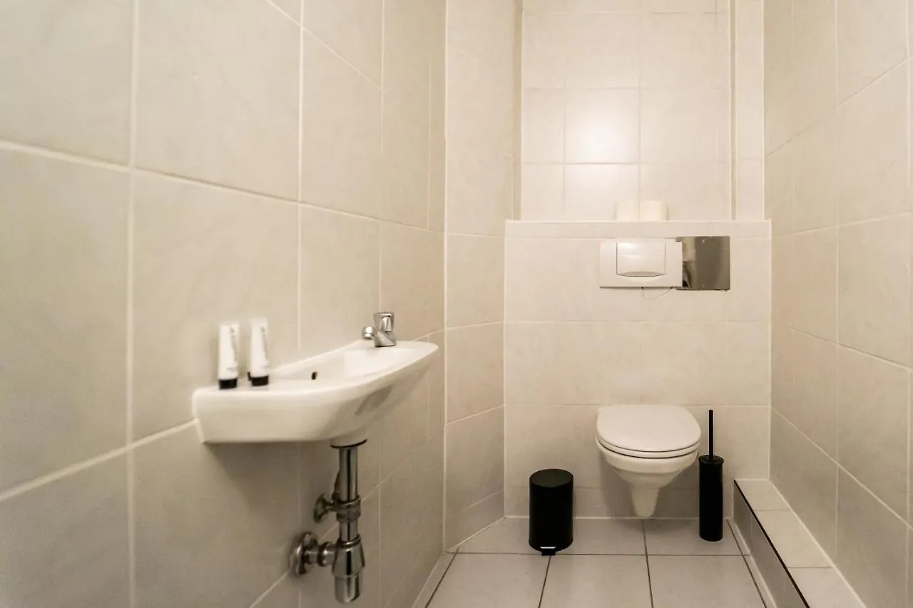 Rooftop Apartment Near Mariahilfstrasse - Free Garage Vienna